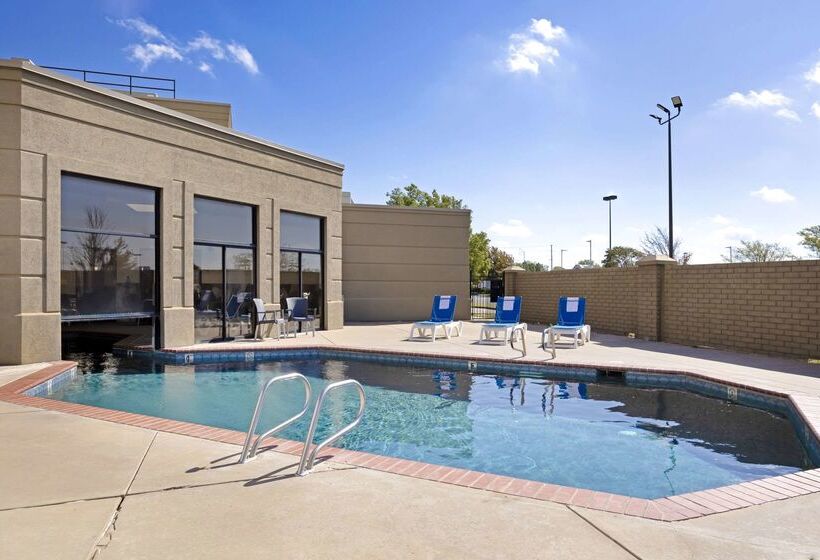 فندق Comfort Inn & Suites