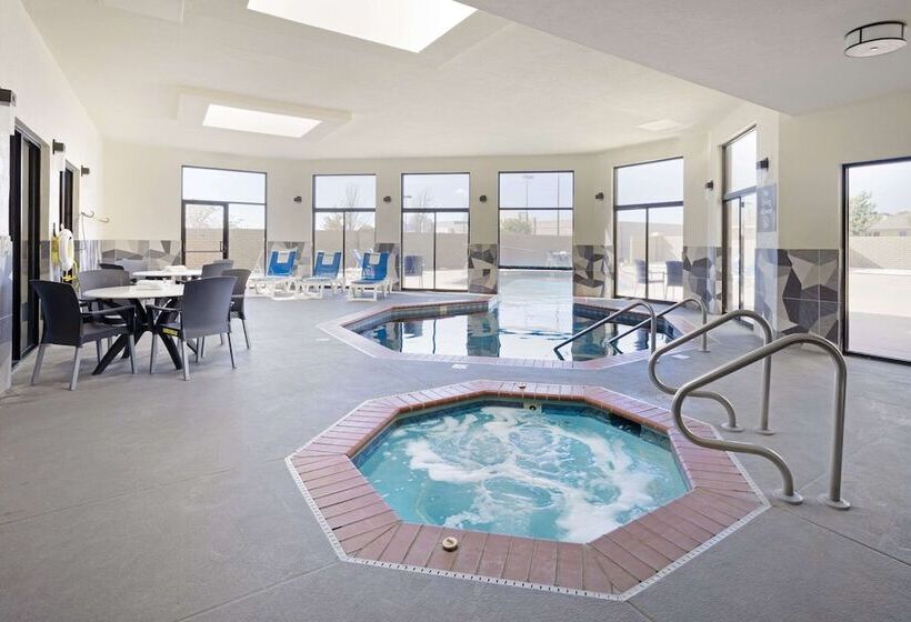 فندق Comfort Inn & Suites