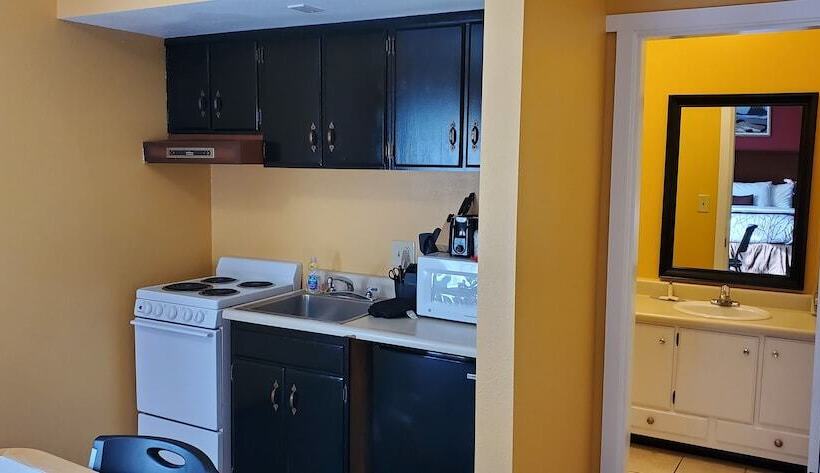 فندق Olympic Inn & Suites