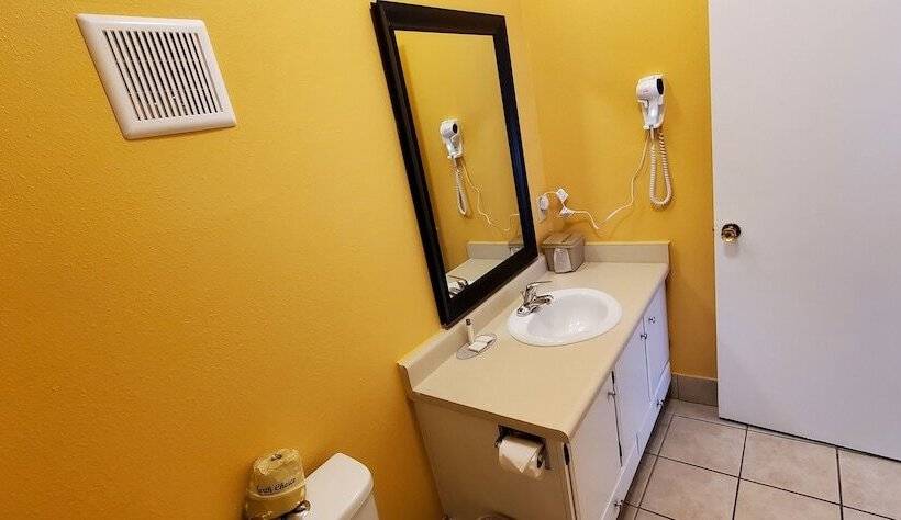 فندق Olympic Inn & Suites