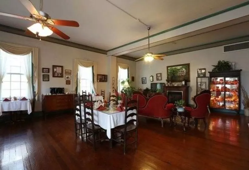 Old Castillo Bed And Breakfast