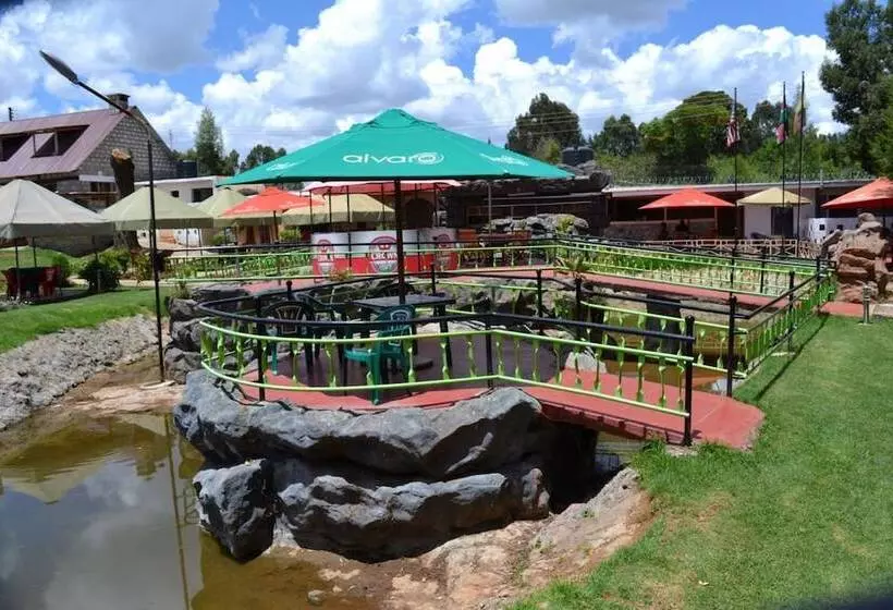 هتل Falls Hippo Point