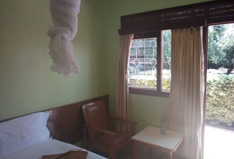 هتل Falls Hippo Point