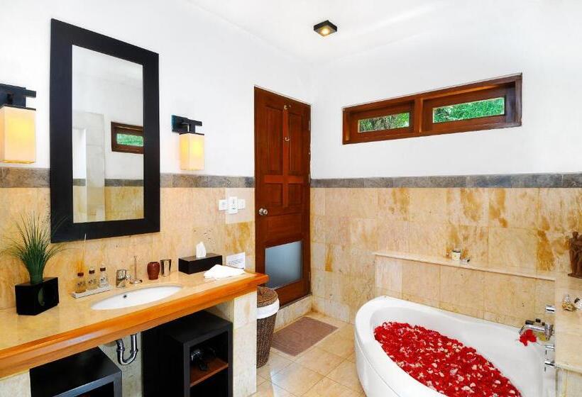 Villa Talia Vashti Oceanfront Villa With Private Sea Access, Pool & Cook