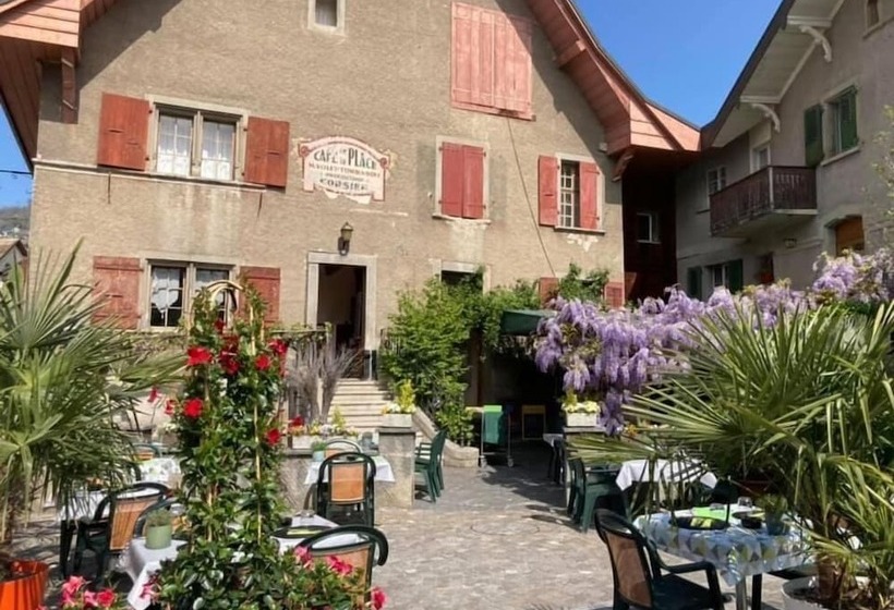 هاستل De La Place