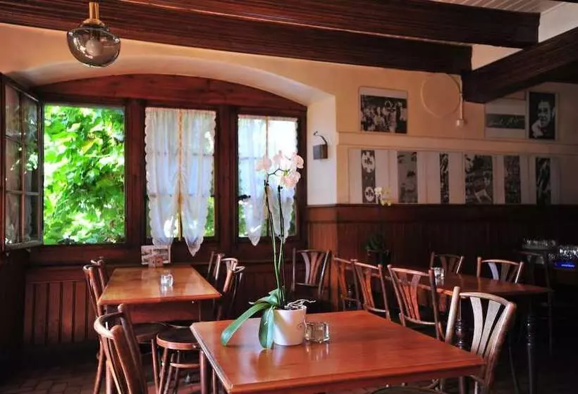 ユースホステル De La Place