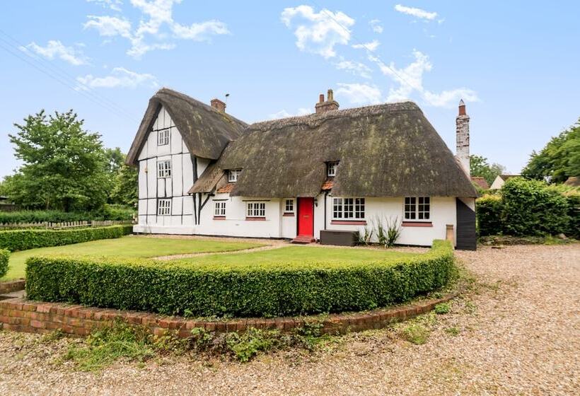 Yew Tree Cottage Sleeps 12, Garden & Pet Friendly