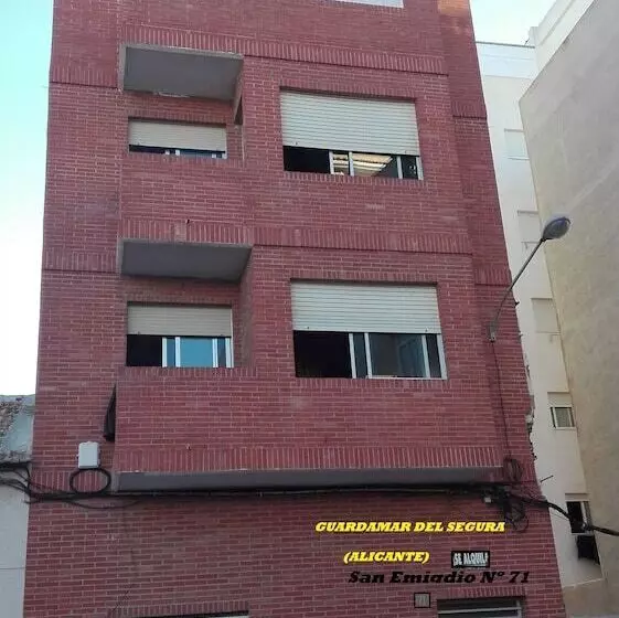 Spacious Apartment With Balcony Guardamar Del Segura 100 M²