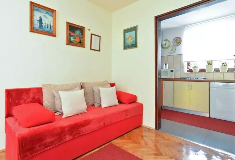 Apartment 1375