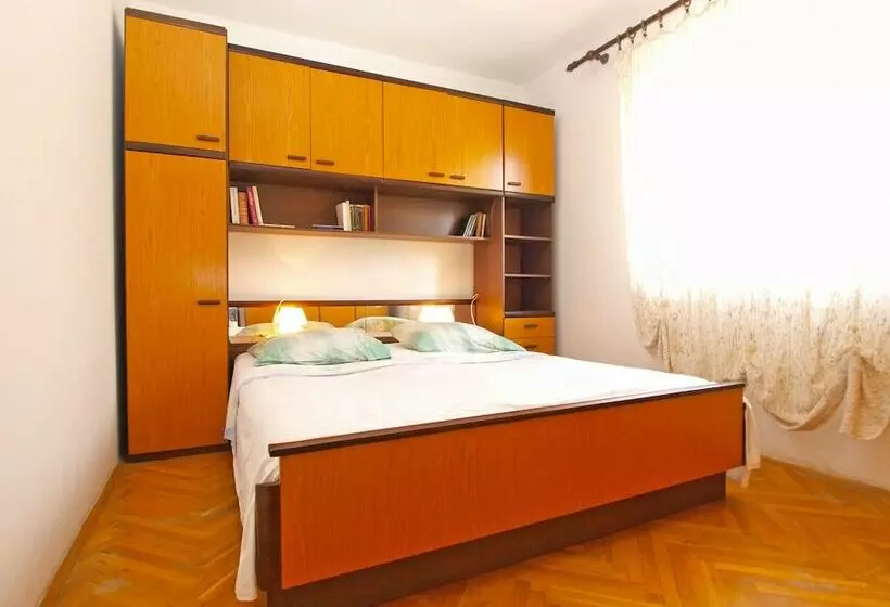 Apartment 1583