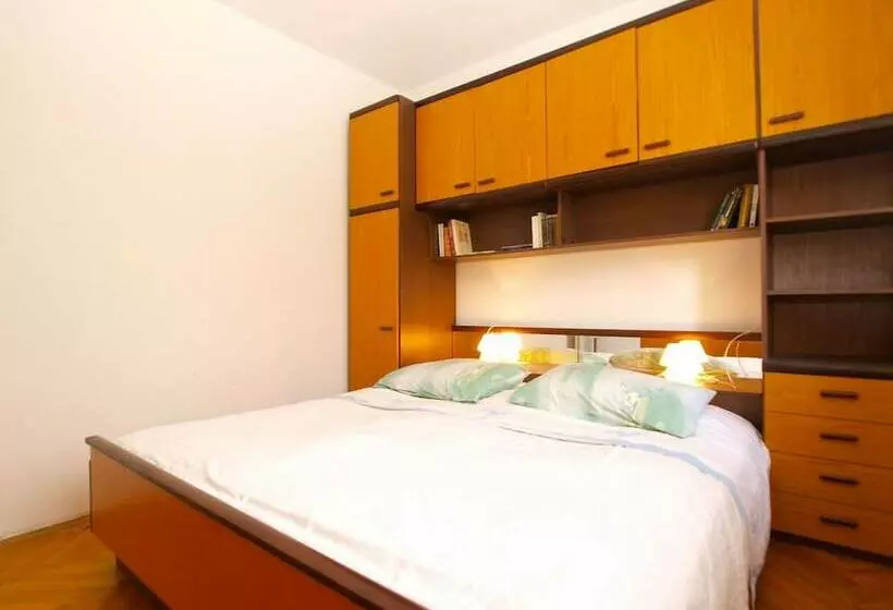 Apartment 1583