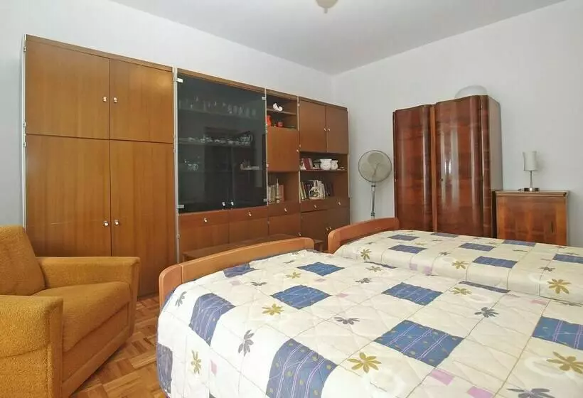 Apartment 1583