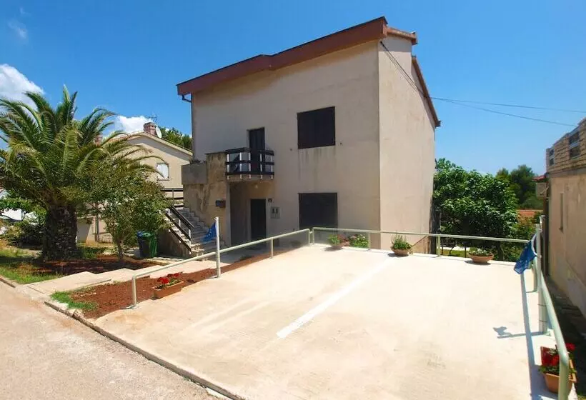 Apartment 1583