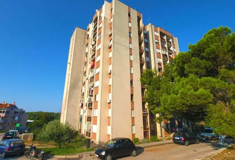 Apartment 1738