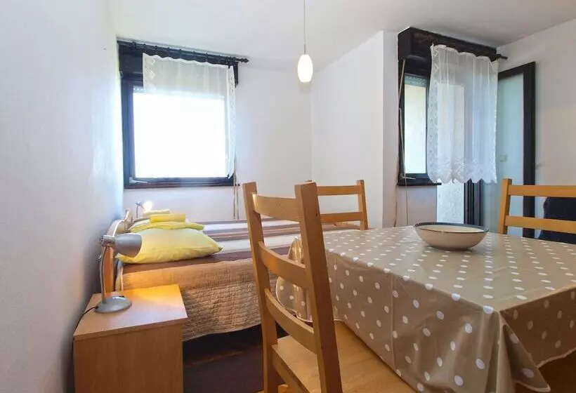 Apartment 1738