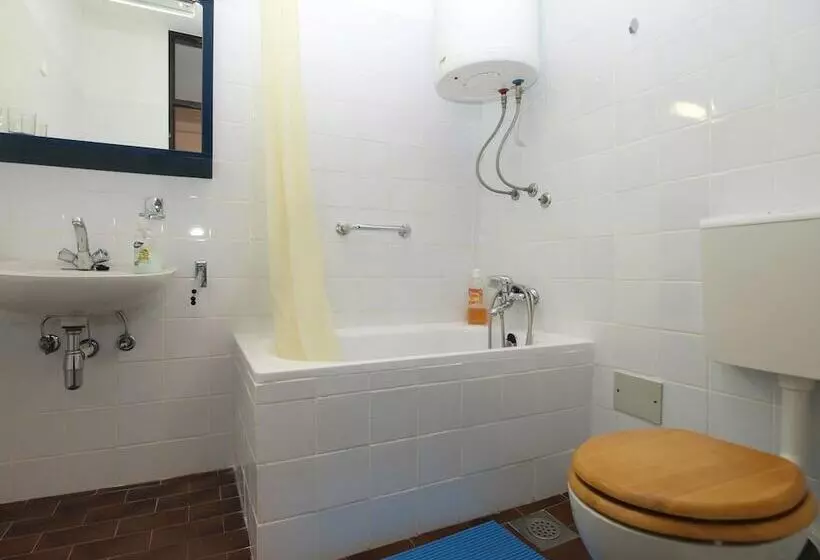 Apartment 1738