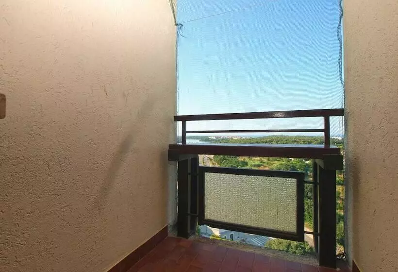 Apartment 1738