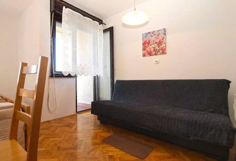 Apartment 1738