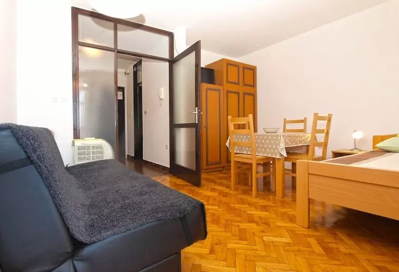 Apartment 1738