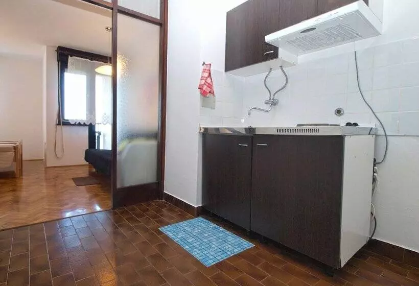 Apartment 1738