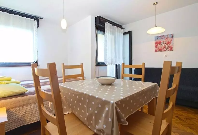 Apartment 1738