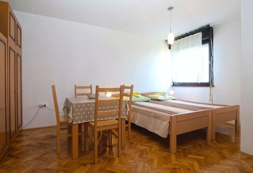 Apartment 1738