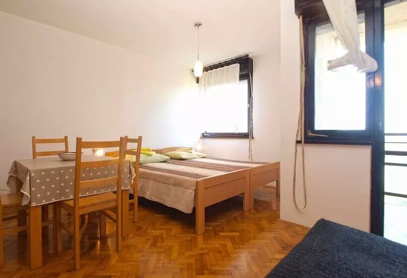 Apartment 1738