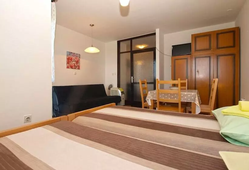 Apartment 1738