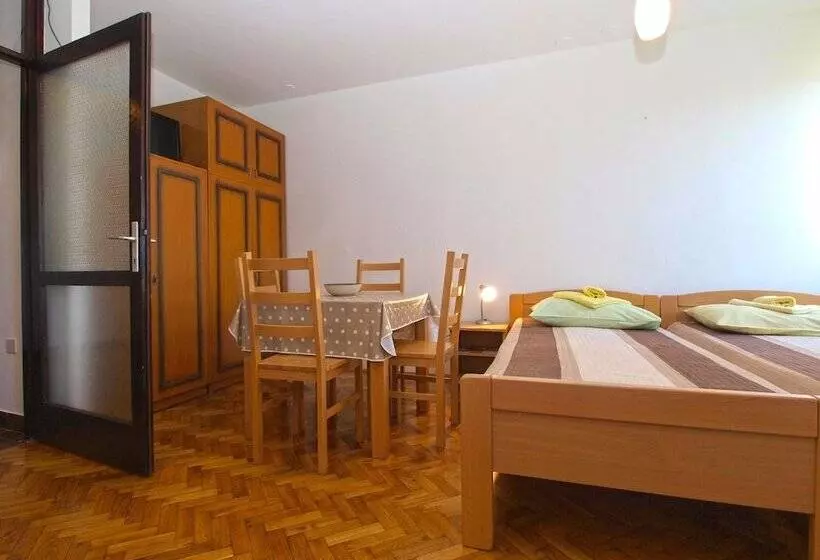 Apartment 1738