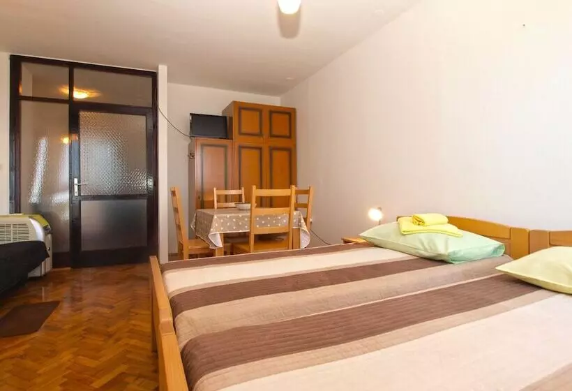 Apartment 1738