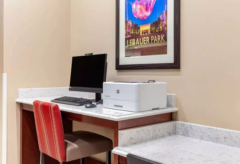 هتل Comfort Suites Greensboro High Point