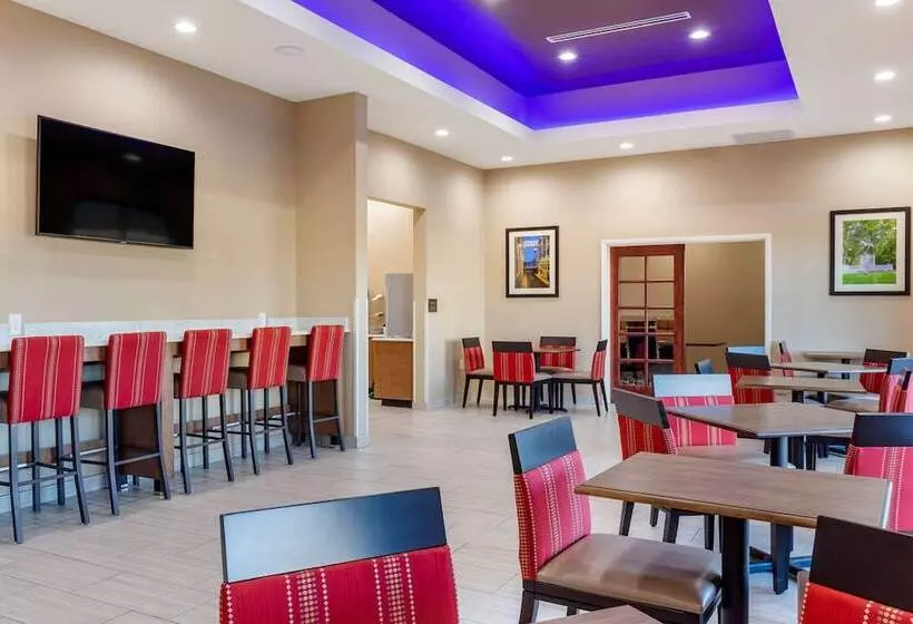 هتل Comfort Suites Greensboro High Point