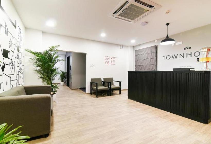 ホテル Oyo Townhouse 239 Venue  Airport