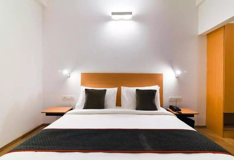 هتل Oyo Townhouse 239 Venue  Airport