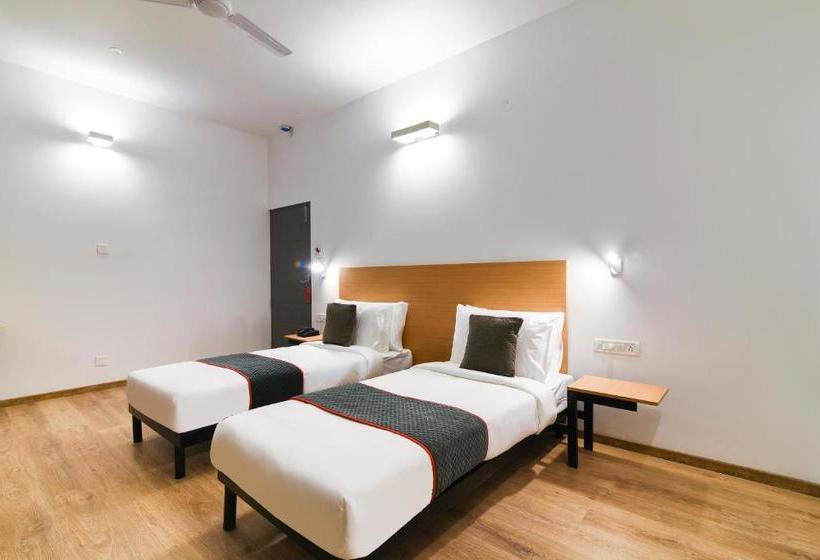 ホテル Oyo Townhouse 239 Venue  Airport