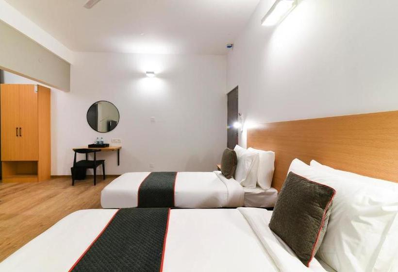 ホテル Oyo Townhouse 239 Venue  Airport