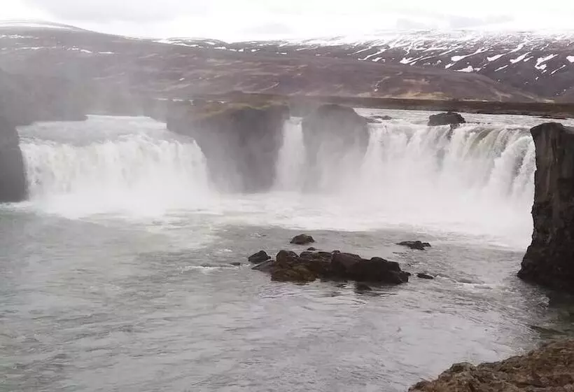 پانسیون Guesthouse Brúnahlíð