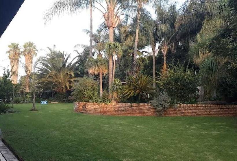 ペンション Harties Wellness Centre & Accommodation