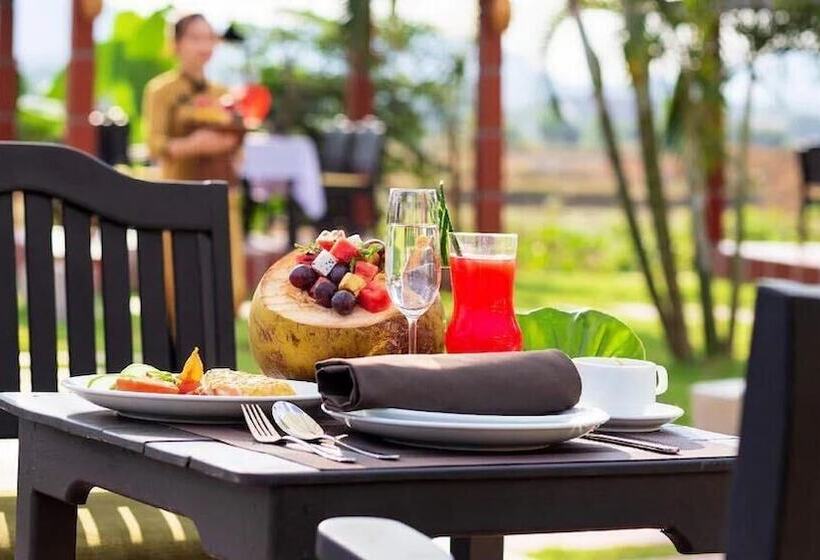 בית מלון כפרי Sansan Resort