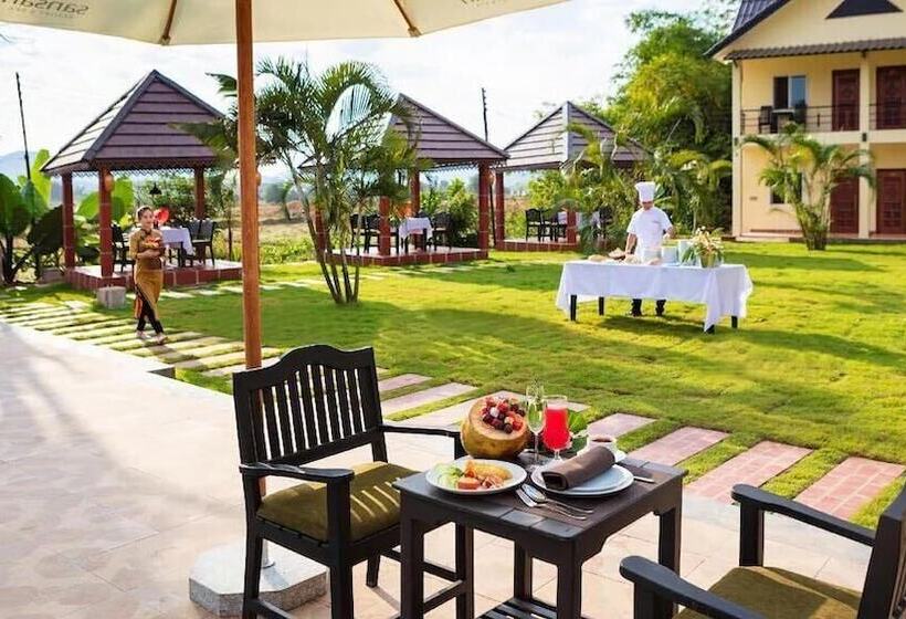 בית מלון כפרי Sansan Resort