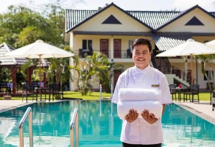 בית מלון כפרי Sansan Resort