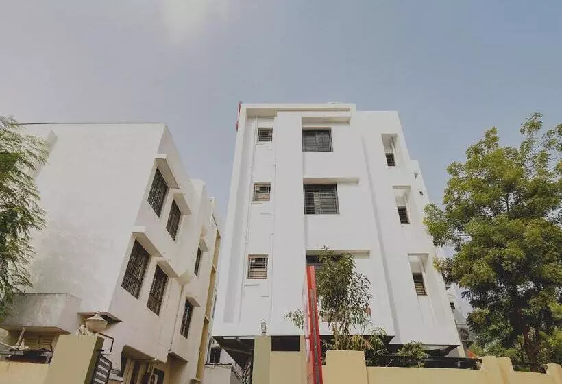 ホテル White House Regency