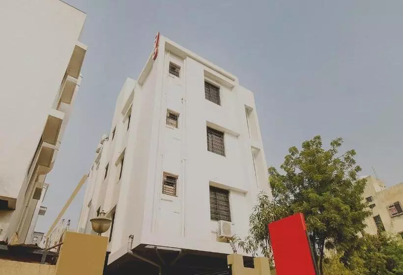 ホテル White House Regency
