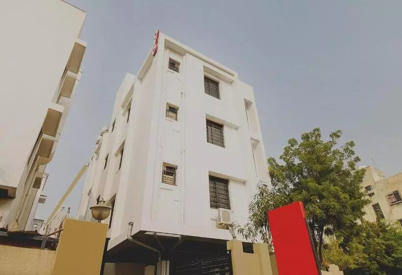 ホテル White House Regency