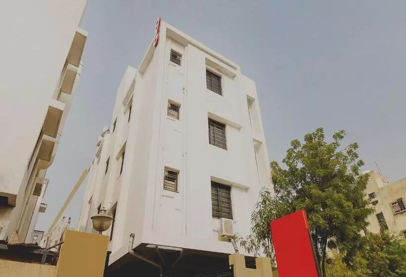 ホテル White House Regency
