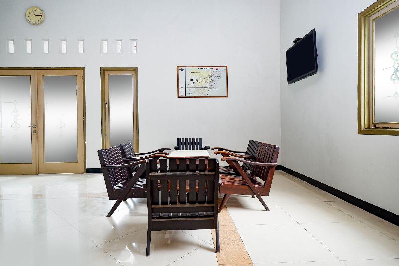 Otel Oyo 2436  Kencana