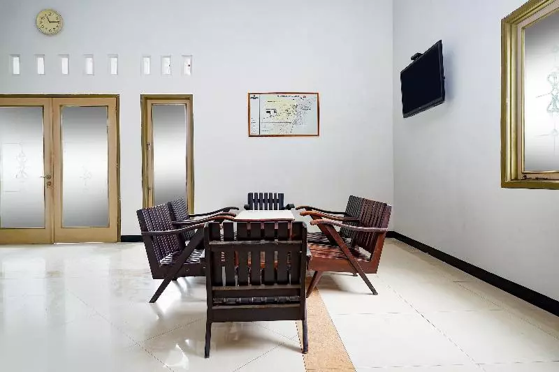 Hotel Oyo 2436  Kencana