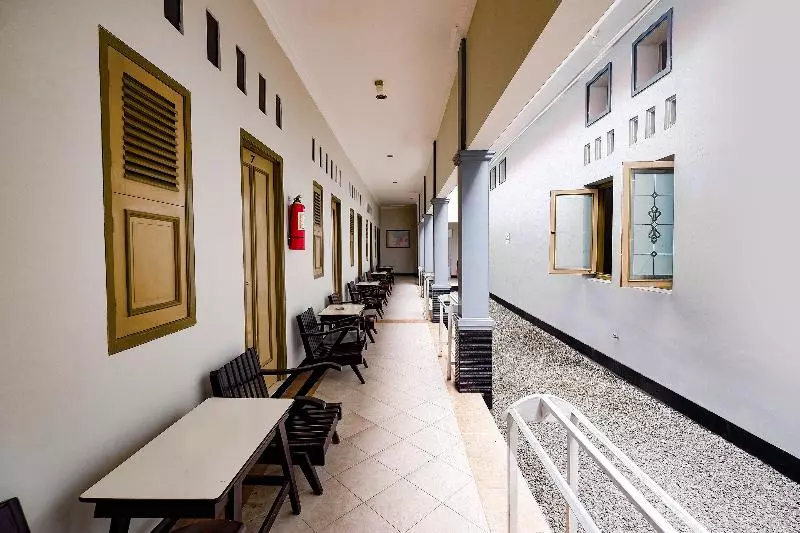 Hotel Oyo 2436  Kencana