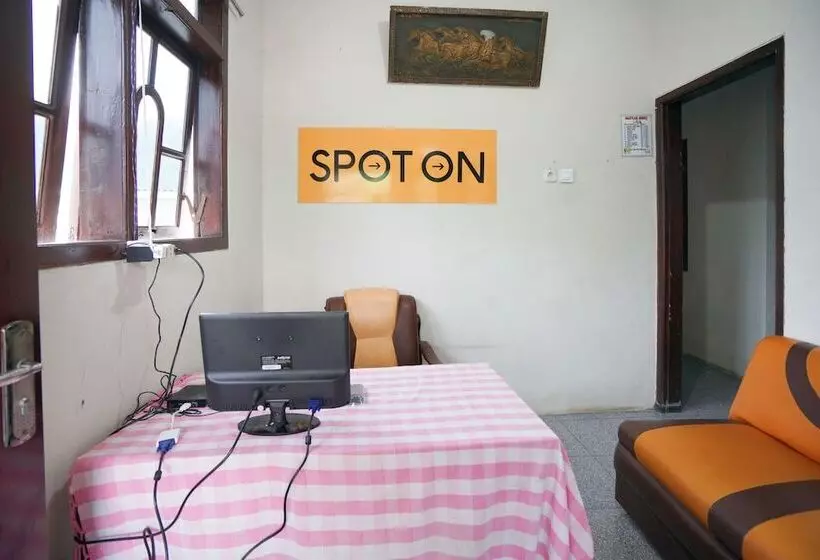 Hotelli Spot On 2327 Dome