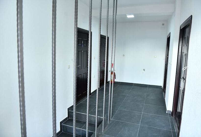 Hostel & Apartments Academy